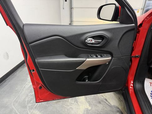 Used 2017 Jeep Cherokee High Altitude w/ Luxury Group image 9