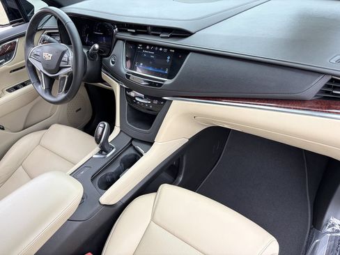 Used 2019 Cadillac XT5 Luxury FWD image 12