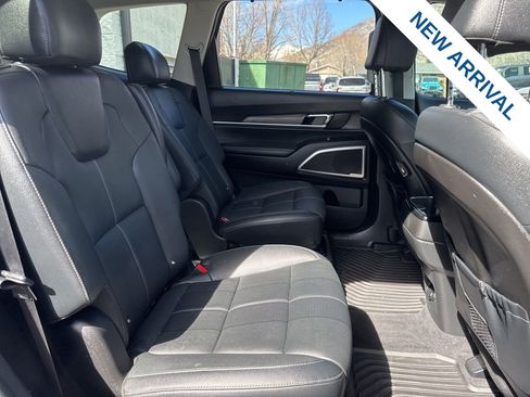 Used 2022 Kia Telluride EX w/ EX Premium Package image 11