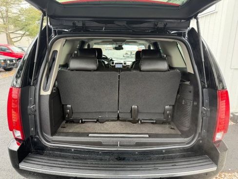 Used 2009 Cadillac Escalade w/ Ultra Luxury Collection image 16