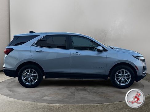 Used 2022 Chevrolet Equinox LT w/ Driver Convenience Package image 8