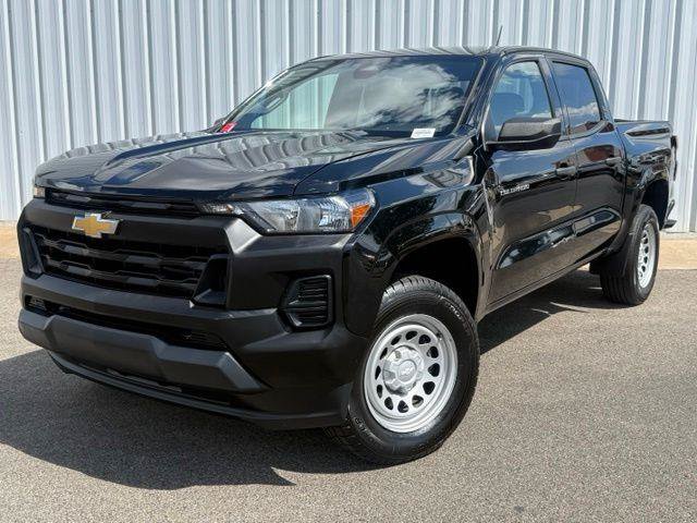 Used 2024 Chevrolet Colorado W/T RWD image 1