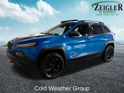 Used 2018 Jeep Cherokee Trailhawk w/ Comfort & Convenience Group AWD/4WD image 2