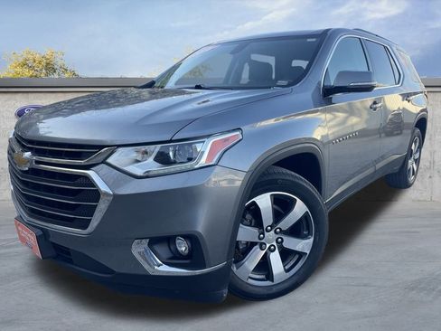 Used 2019 Chevrolet Traverse LT w/ LT Premium Package image 2