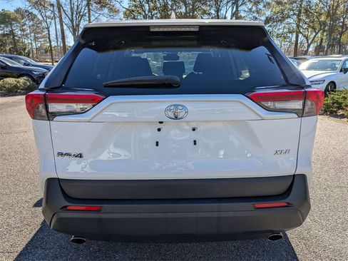 Used 2019 Toyota RAV4 XLE w/ Convenience Package image 5