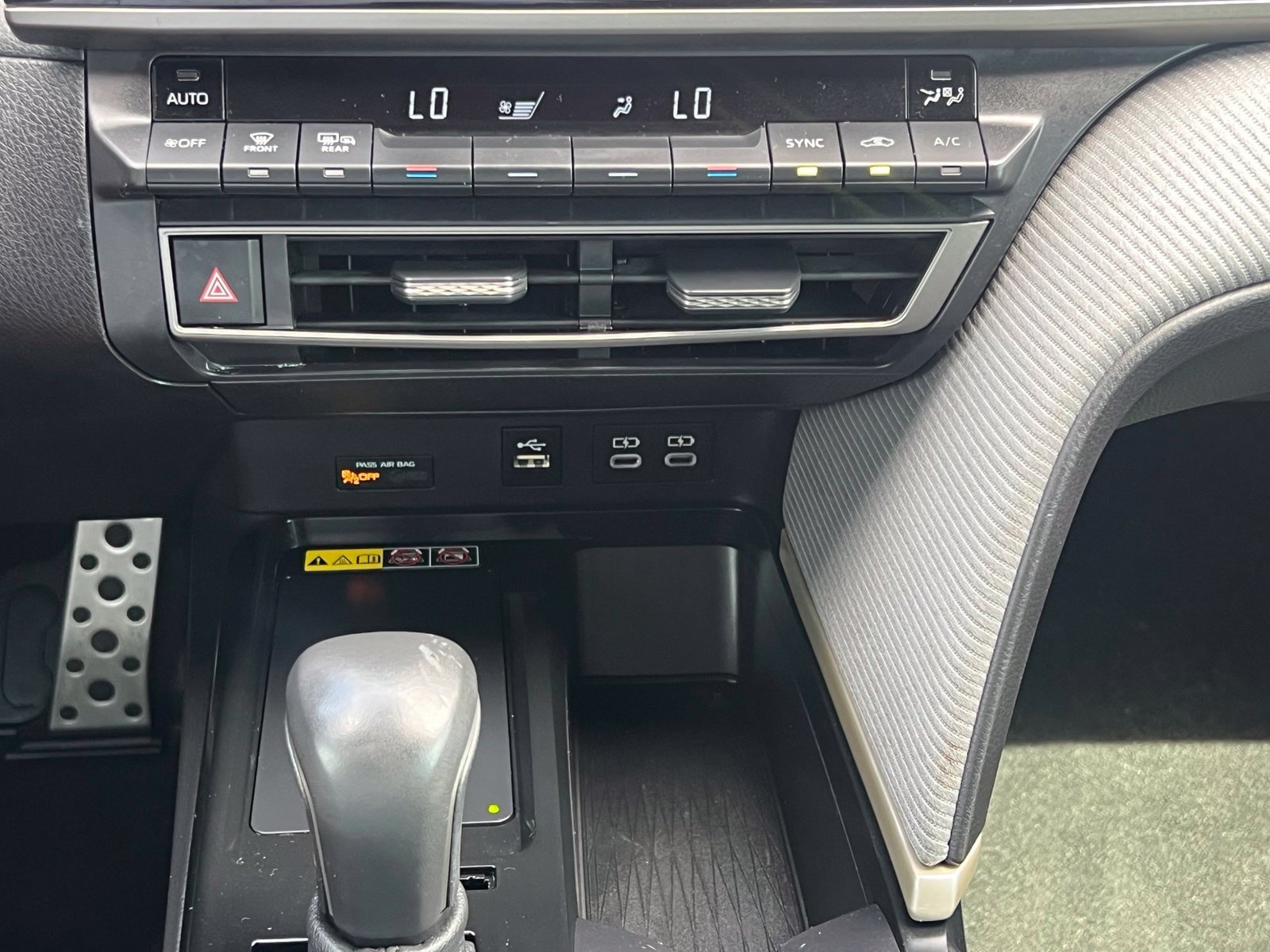 Used 2025 Toyota Camry SE w/ Convenience Package FWD image 31