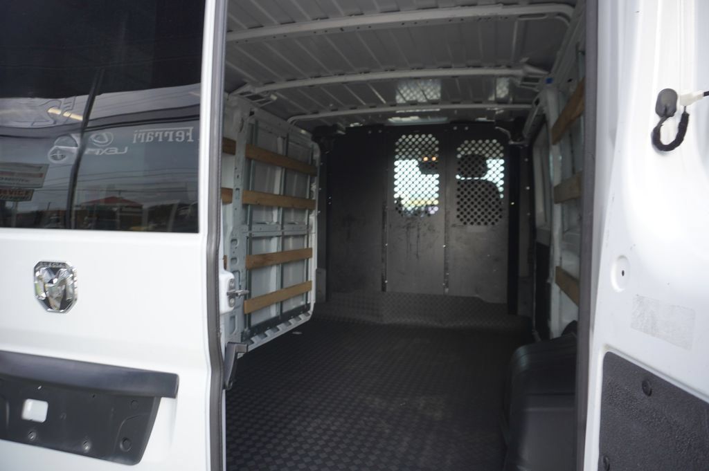 Used 2025 RAM ProMaster 2500 w/ U-Haul Equipment Group FWD image 5