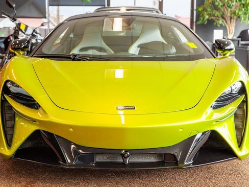 Used 2023 McLaren Artura image 3