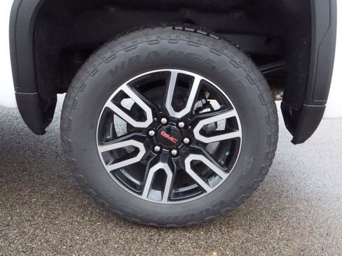 New 2026 GMC Sierra 1500 AT4 w/ AT4 Premium Package image 22