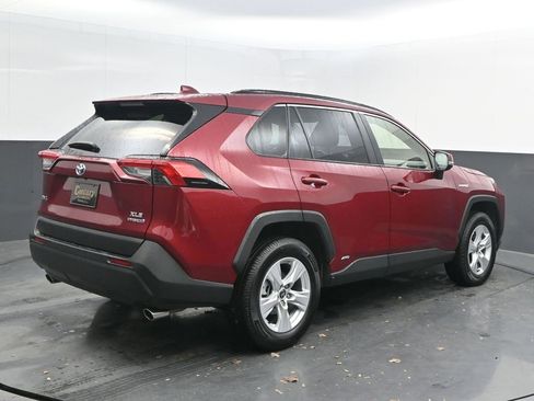 Used 2020 Toyota RAV4 XLE image 7