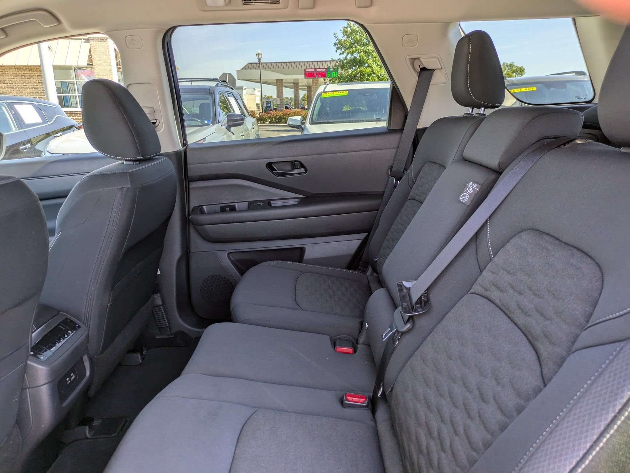 Certified 2024 Nissan Pathfinder SV FWD image 15