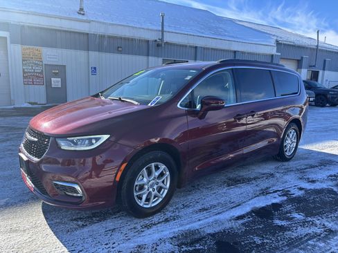 Used 2022 Chrysler Pacifica Touring-L image 1
