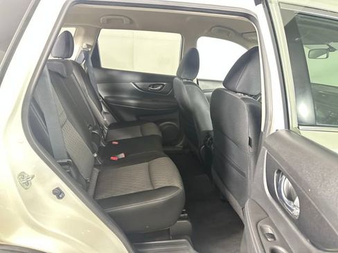 Used 2017 Nissan Rogue SV image 27