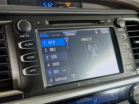 Used 2019 Toyota Highlander XLE image 21