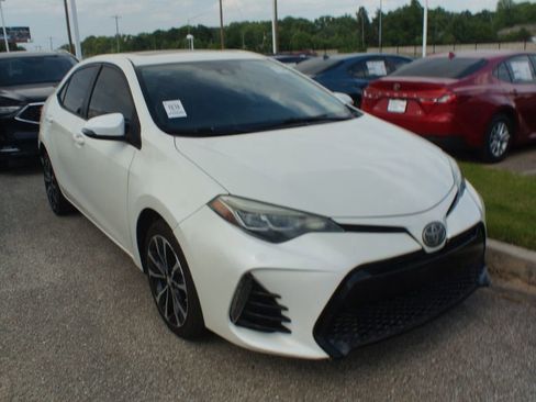 Used 2017 Toyota Corolla SE FWD image 1