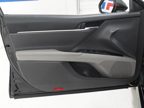 Used 2020 Toyota Camry LE image 10