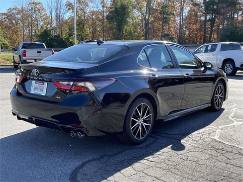 Used 2023 Toyota Camry SE image 5