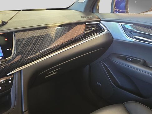 Used 2025 Cadillac XT6 Premium Luxury image 23