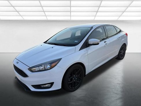 Used 2016 Ford Focus SE w/ Equipment Group 201A FWD image 5