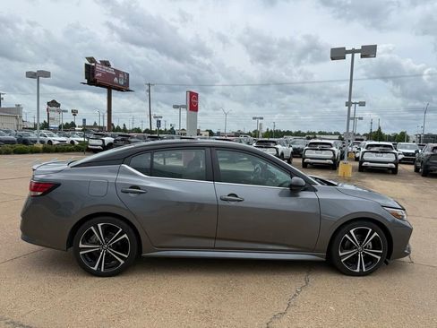 Used 2023 Nissan Sentra SR FWD image 6