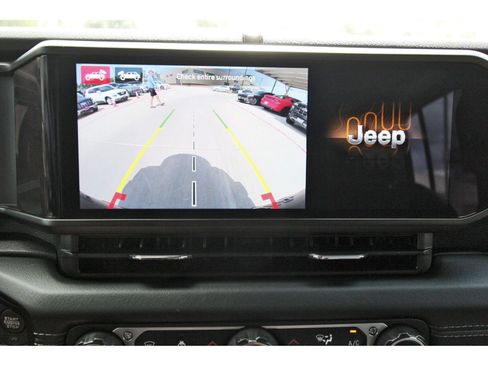 Used 2024 Jeep Wrangler Unlimited Rubicon AWD/4WD image 25
