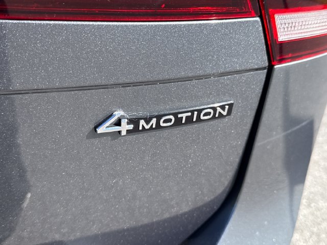 Certified 2023 Volkswagen Tiguan SE R-Line AWD/4WD image 17
