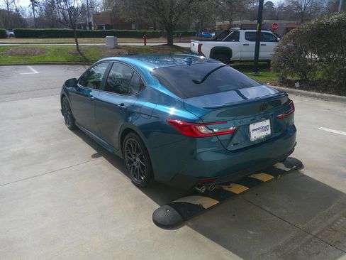 Used 2025 Toyota Camry SE w/ Convenience Package image 11