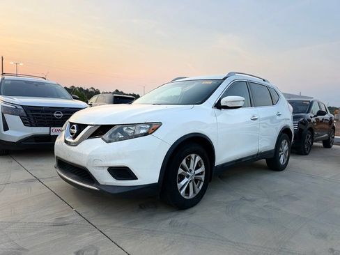 Used 2015 Nissan Rogue SV FWD image 1