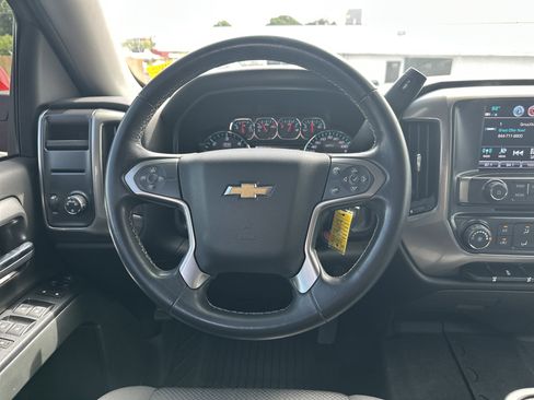 Used 2018 Chevrolet Silverado 1500 LT RWD image 17