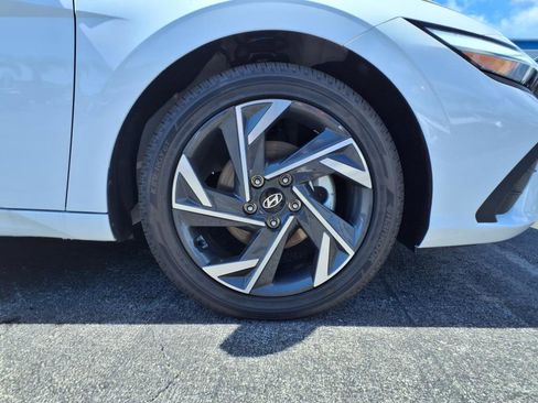 New 2025 Hyundai Elantra SEL image 31