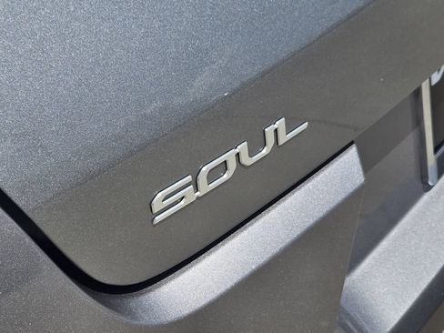 Used 2025 Kia Soul LX w/ LX Technology Package FWD image 16