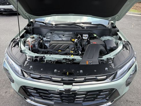 Used 2025 Chevrolet Trax ACTIV w/ Sunroof Package FWD image 35