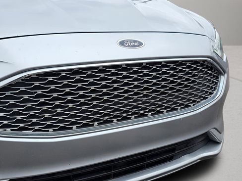 Used 2020 Ford Fusion Titanium image 9