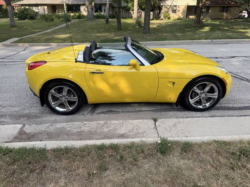 Used 2007 Pontiac Solstice Convertible w/ Premium Package RWD image 18