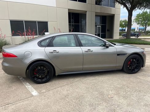 Used 2017 Jaguar XF S RWD image 10