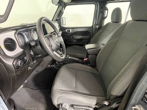 Certified 2024 Jeep Gladiator Sport AWD/4WD image 6