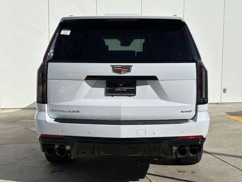 New 2026 Cadillac Escalade ESV V image 2