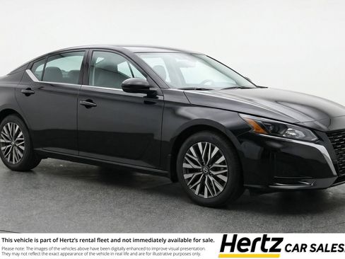 Used 2025 Nissan Altima 2.5 SV FWD image 1