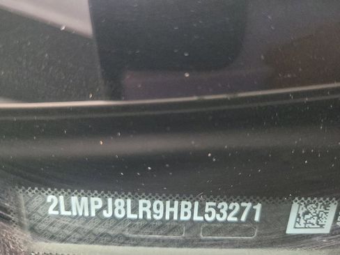 Used 2017 Lincoln MKX Reserve w/ Lincoln MKX Climate Package image 33