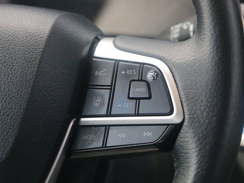 Used 2023 Toyota Sienna XLE AWD/4WD image 19
