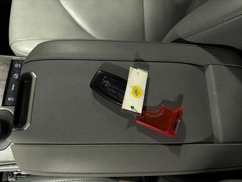 Certified 2020 Toyota Highlander Limited image 36