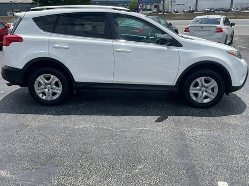 Used 2015 Toyota RAV4 LE FWD image 4