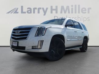 Used 2017 Cadillac Escalade Luxury image 1