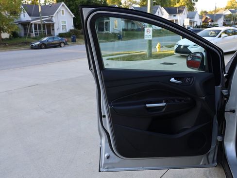 Used 2018 Ford Escape SE image 10