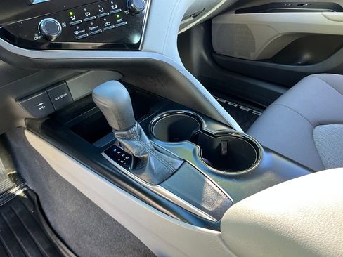 Used 2019 Toyota Camry LE FWD image 19