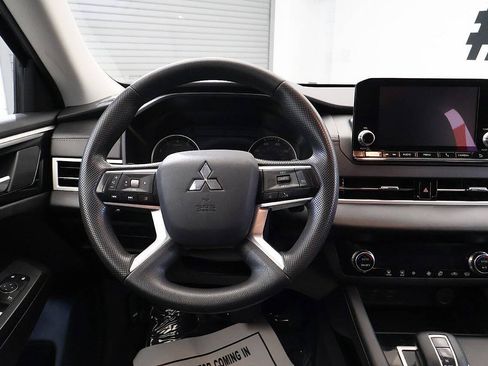 Used 2024 Mitsubishi Outlander ES AWD/4WD image 20