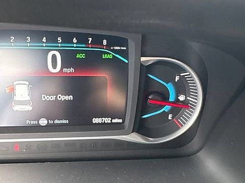 Used 2019 Honda Pilot Touring image 2
