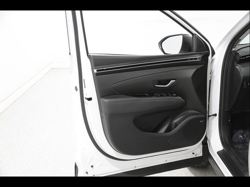 Certified 2023 Hyundai Tucson Limited AWD/4WD image 4