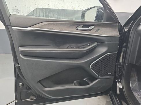 Used 2022 Jeep Grand Cherokee L Limited image 25