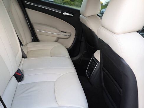 Used 2022 Chrysler 300 Touring L AWD/4WD image 16